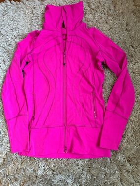 Lululemon Women’s In Stride Hooded Utility Jacket in Bright Pink